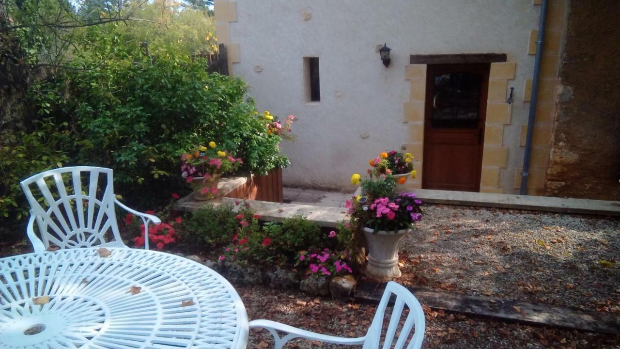 Les Coustilles Saint-Alvère Esterno foto